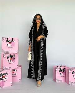 Abaya de satén de lujo personalizada al por mayor para mujer, vestido islámico turco pequeño, mangas con volantes, estilo Dubái, seda de alta calidad para - Product Image 1