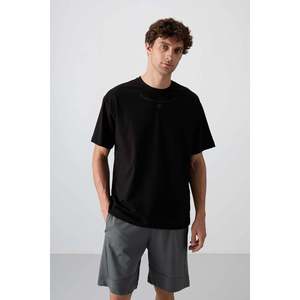 เสื้อยืดคอกลมโอเวอร์ไซส์พิมพ์ลายสำหรับผู้ชาย Tommylife Wholesale รุ่น 88343 สีดำ - FIESTA - Product Image 5