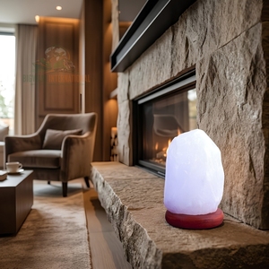 Lampe en sel de roche himalayen blanc naturel, lampe de table en cristal brut artisanal avec base en bois, décoration d'intérieur, lumière ambiante - Product Image 5
