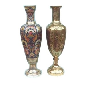 Article de décoration d'intérieur fait à la main de concepteur de vase à fleurs en laiton exquis pour des espaces de vie élégants et des cadeaux de qualité supérieure - Product Image 2