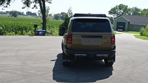 รถยนต์โตโยต้าแลนด์ครุยเซอร์ รุ่นปี 2024 รุ่น First Edition พร้อมหลังคาซันรูฟ ไฟหน้า กล้องมองหลัง 360 องศา เบาะไฟฟ้า - Product Image 4