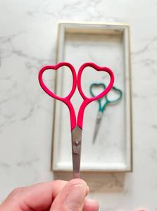 Ciseaux de couture et de broderie à bord lisse en gros, outils artisanaux pour la coupe de fil, ciseaux miniatures de haute qualité en forme de cœur, Pakistan - Product Image 3