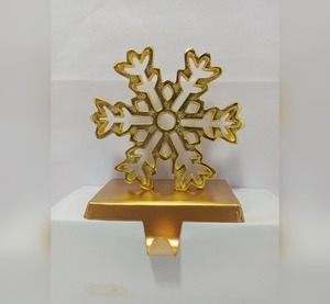 ที่แขวนถุงเท้าคริสมาสต์สีทองเกล็ดหิมะแบบโมเดิร์นหรูหราพรีเมี่ยมติดผนังสำหรับบ้านหรือโรงแรมสำหรับตกแต่งวันหยุด - Product Image 4