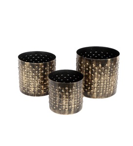 Jardinières en métal fabriquées à la main exclusives de haute qualité disponibles rehaussez votre espace avec une jardinière suspendue à la mode - Product Image 1