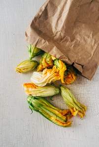 FLEURS DE COURGE DE QUALITÉ SUPÉRIEURE/ALIMENT CONGELÉ/PRÊT À L'EMPLOI DANS LA CUISINE, LA CUISSON ET LE TRAITEMENT - Product Image 2