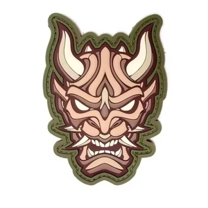 Venta al por mayor por encargo de hierro en la letra de transferencia de calor ropa 2d 3D parches en relieve Logotipo de silicona Pvc Parche de goma para bolsos - Product Image 3