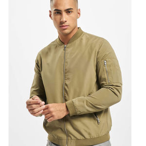 Chaqueta Bomber de Invierno Negra para Hombre OEM ODM con Piel de Oveja e Impermeable |   Ropa Exterior con Cierre y Logotipo Personalizado |   Alta Calidad - Product Image 2