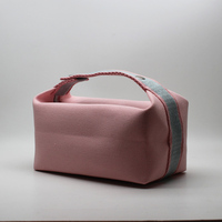Sac de maquillage en toile de coton marron OEM avec sangle bleue contrastante et poignée supérieure, trousse de toilette de voyage pour produits de soin de la peau, vente en gros