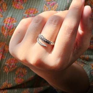 Bague serpent en argent oxydé plaine accessoire de mariage et de fête - Product Image 3