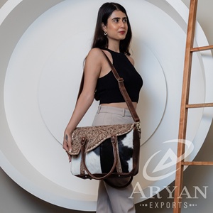 กระเป๋าหนังแท้ลายดอกไม้สไตล์ตะวันตกสำหรับผู้หญิง  แบบสะพายข้าง/ใส่แล็ปท็อป/ใส่ของมีค่า  พร้อมช่องซ่อนปืน  ขายส่งแบบใหม่ - Product Image 2