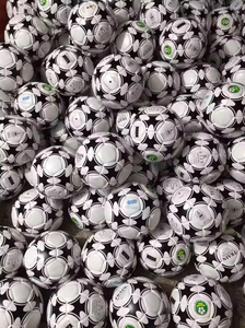 Ballon de football professionnel pour enfants Taille officielle 5 Football pour l'entraînement et le jeu Imperméable avec impression de logo personnalisé - Product Image 4