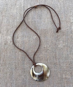 ชุดเครื่องประดับแฟชั่นสำหรับผู้หญิงทำจากหนังควายธรรมชาติอันน่าทึ่งสร้อยคอช่างฝีมือทำด้วยมือที่ทันสมัย - Product Image 6