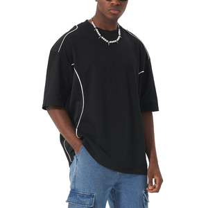 Camiseta de Corte Ajustado con Paneles en Contraste Teñidos con Hilo y Estampado Personalizado - Product Image 6