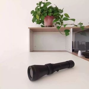 Lampe torche industrielle LED quatre bandes IP68, corps en alliage d'aluminium, batterie rechargeable, 5 watts, lumière uniforme, détection de traces - Product Image 4