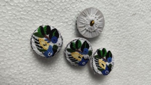 Boutons brodés Pepit sur mesure Boutons en tissu fabriqués à la main avec perles colorées Idéal pour vêtements et accessoires - Product Image 5