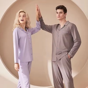 ชุดชุดนอนผ้าไหมระบายอากาศ2ชิ้นสำหรับผู้ชายชุดนอนคืนปรับแต่งได้พร้อมแขนเต็มตัวเลือกขนาดพิเศษดีไซน์ไม่เหมือนใคร - Product Image 1