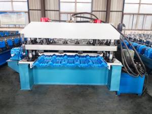 Machine de fabrication de tuiles en acier coloré pour panneaux de toiture Machine de formage de tuiles émaillées automatique avec contrôle PLC - Product Image 1