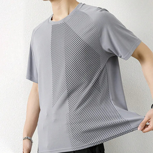 Vente en gros de t-shirts de fitness à séchage rapide pour hommes personnalisés saison d'été à manches courtes Compression Slim Fit Design 210 grammes lettre en tissu - Product Image 1