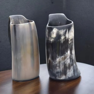Tasses en corne de style artisanal Tasses en corne à boire naturelles Viking Cadeaux pour les fêtes par l'artisanat en croissant - Product Image 6