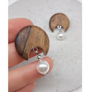 Pendientes largos de madera para un aspecto elegante - Product Image 2