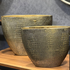 Juego de 2 floreros de aluminio de metal único hecho a mano Estilo nórdico de lujo decoración del hogar vajilla jarrón con textura de cocodrilo - Product Image 1