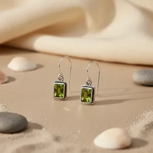 Boucles d'oreilles pendantes en argent 925 pour femmes avec topaze verte, sertissage géométrique, bijoux classiques pour tous les jours - Product Image 2