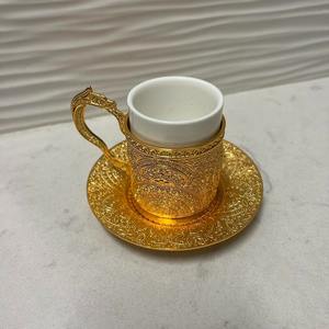 Dessous de verre élégant en métal à motif de flocon de neige parfait pour les fêtes d'hiver, les banquets de Noël et les décorations de dîner saisonnier - Product Image 5