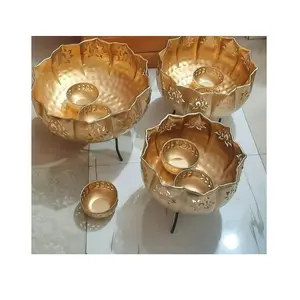 Nueva llegada Diyas para Diwali Metal hecho a mano Diyas Diwali decoración hecha a mano redonda Diya forma Metal Urli