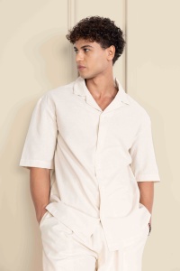 Camisa de hombre de gran tamaño de media manga de algodón 100% de alta calidad, transpirable, sostenible con patrón de estampado teñido de hilo, hombro caído - Product Image 4