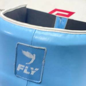 Protège-glandes Fly Blue Protector en cuir de vachette véritable, équipement d'entraînement personnalisé pour hommes, pour la boxe et le kickboxing, vente en gros OEM - Product Image 2