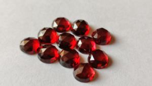 Vente en gros de pierres de grenat rouge à facettes de qualité AAA 10mm Quartz semi-précieux naturel taille rose gemmes semi-précieuses - Product Image 3