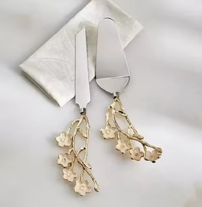 Brass <b>cake</b> <b>server</b> set simple gold-plated blade with detailed laurel leaf motif handle - Product Image 4