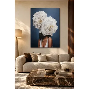 Impression sur toile Fida Femme bleu marine avec tête de pivoine blanche - Product Image 3