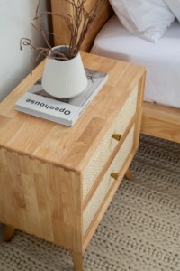 Mesita de noche minimalista moderna de ratán con 2 cajones, mesita de noche de madera de mango macizo para el hogar, dormitorio, muebles, función de almacenamiento - Product Image 2