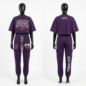 Ensemble survêtement femme en molleton de coton 320 GSM violet, crop top et pantalon cargo, avec broderie et impression en relief personnalisées - Product Image 1