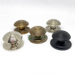 Nouveau bouton d'armoire rond rainuré avec plaque arrière fait à la main en laiton massif métal tiroir en gros armoire poignée de traction quincaillerie - Product Image 1