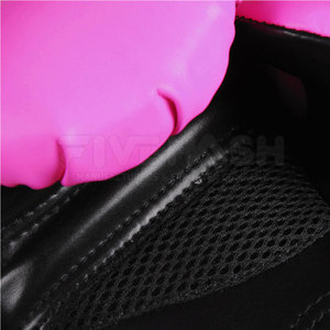 Gants de boxe en cuir PU de haute qualité, personnalisés avec logo OEM, professionnels et abordables, disponibles en différentes couleurs et matériaux. - Product Image 4