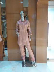 Intrigante diseño de retazos rosas Conjuntos de mujer Ropa de fiesta bordada Tops y faldas por encima de la rodilla para ocasiones especiales - Product Image 5