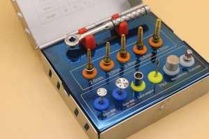 Kit de Instrumentos Quirúrgicos Dentales con Expansor Óseo, Sierra para Elevación de Seno Maxilar, Discos, Implantes, para Tratamientos de Ortodoncia, CE ISO 13485 - Product Image 2