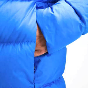 Veste bouffante à col haut pour hommes, manteau extérieur chaud d'hiver avec logo personnalisé avec coupe ample et design rembourré, vente à chaud - Product Image 4