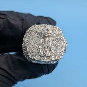 แหวนดีไซน์เนอร์สั่งทำพิเศษแบบ Iced Out เงินแท้ 925 ประดับเพชร VVS Moissanite ฝังแบบ Micro Pave สำหรับทั้งชายและหญิง - Product Image 1