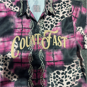 Camisa de franela abotonada para hombre con logotipo bordado desgastado de diamantes de imitación cosidos a mano e impresión por sublimación - Product Image 3