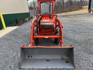 Utilizado para Tractor de Ruedas L2350 4x4, Cargador LB400 con Motor de 50-90HP, Peso de 500kg, Más de 50000 Horas, Origen Francia - Product Image 3