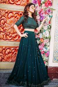 Designer indien vert Lehenga Collection tissus lourds en fausse Georgette avec paillettes travail pour les femmes vêtements de mariage - Product Image 3