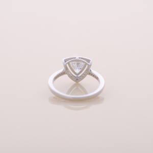 Bague de fiançailles en argent sterling 925 massif avec halo de diamants taille trillon de 1,1 ct cultivés en laboratoire - Product Image 2