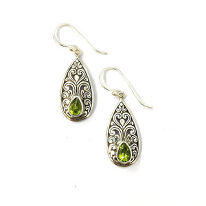 ต่างหูคริสตัลเพอริดอต 5.1 กรัม - Product Image 1