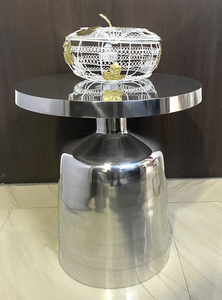 Design floral nouvelle table d'appoint pour la décoration de la chambre des enfants meubles Tables d'appoint en métal en forme de fleur Table d'appoint jaune doré - Product Image 6