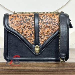 Sac à bandoulière élégant en cuir de vachette véritable, fait main, avec motif floral, fermeture à rabat, sac à main élégant pour femme, tendance 2025 - Product Image 1