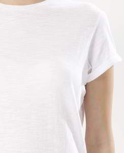 เสื้อยืดผู้หญิงทรงเข้ารูป ผ้าฝ้าย 100% ไซส์ใหญ่ ขายส่ง รับปักโลโก้ตามแบบ - Product Image 3