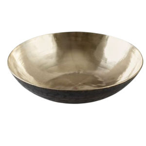 Bol de service de qualité de luxe en métal poli avec base noire Nouveau bol rond de dernière conception Accessoires de cuisine pour la maison en gros - Product Image 1